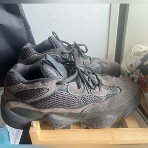 Yeezy 500 Sneaker